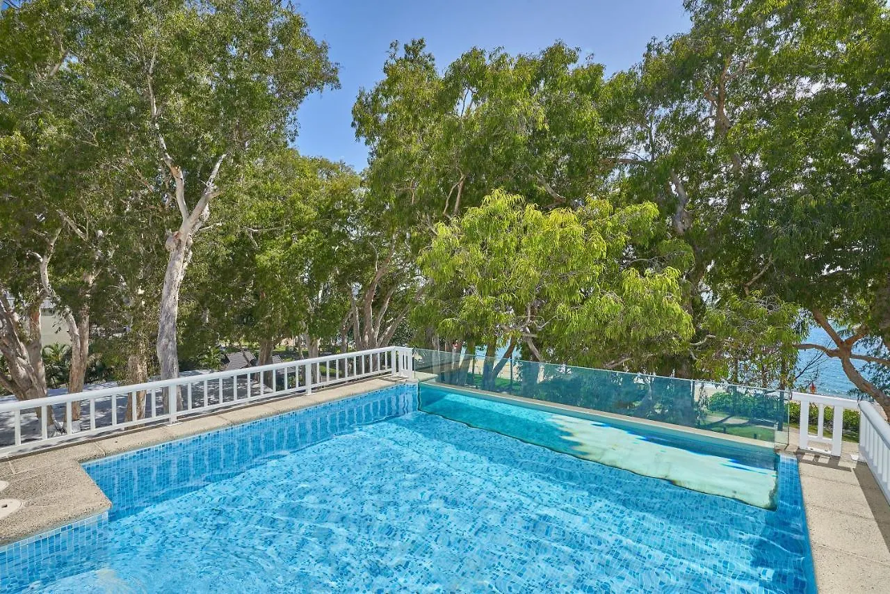 Oceanfront Penthouse Apartment Beach Club Palm Cove 0*,