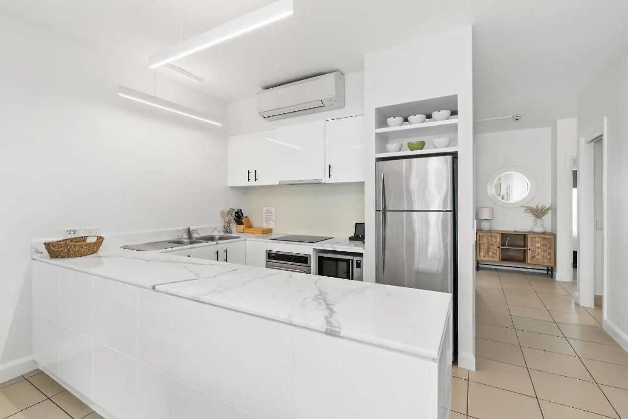 Oceanfront Penthouse Apartment Beach Club Palm Cove