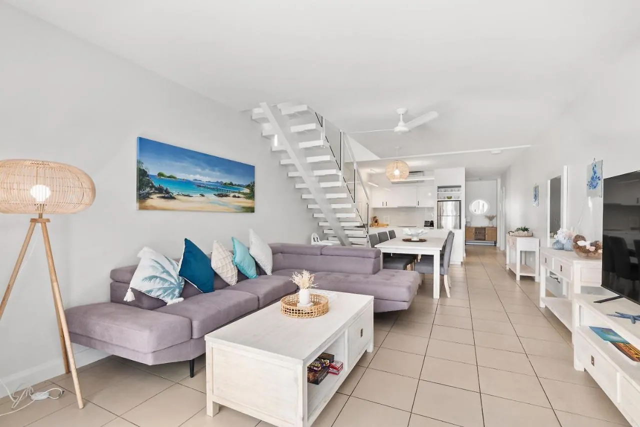 Oceanfront Penthouse Apartment Beach Club Palm Cove
