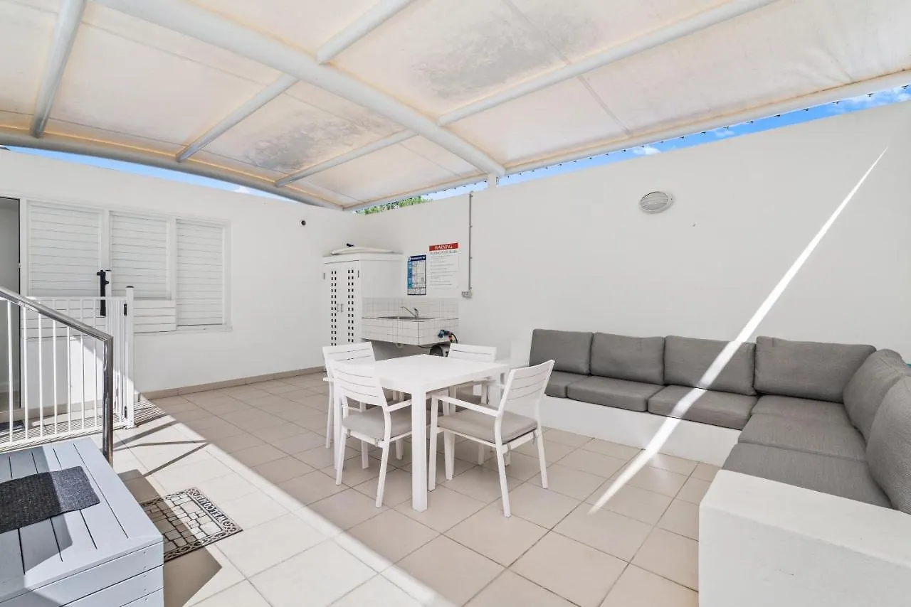 Oceanfront Penthouse Apartment Beach Club Palm Cove