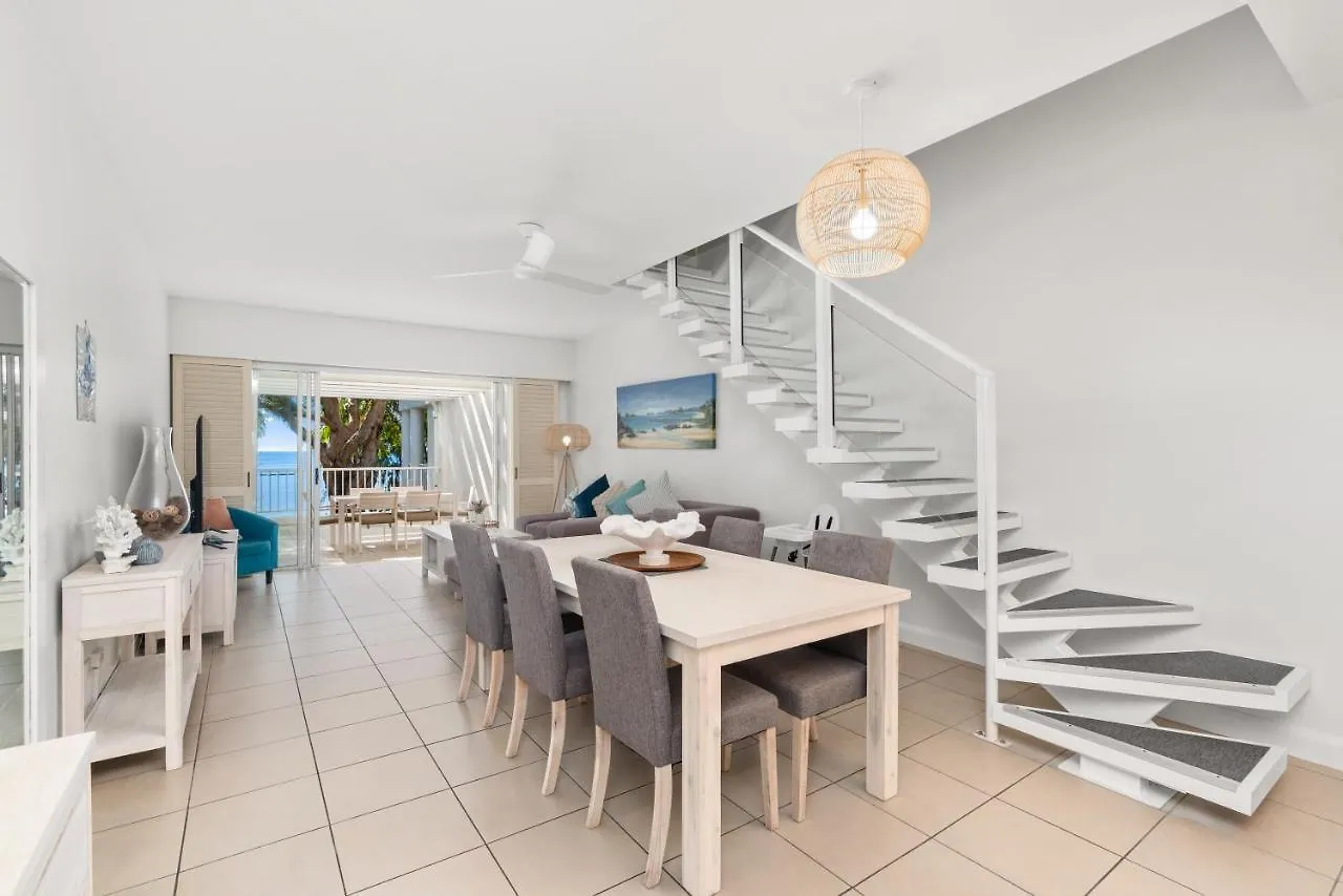 Oceanfront Penthouse Apartment Beach Club Palm Cove