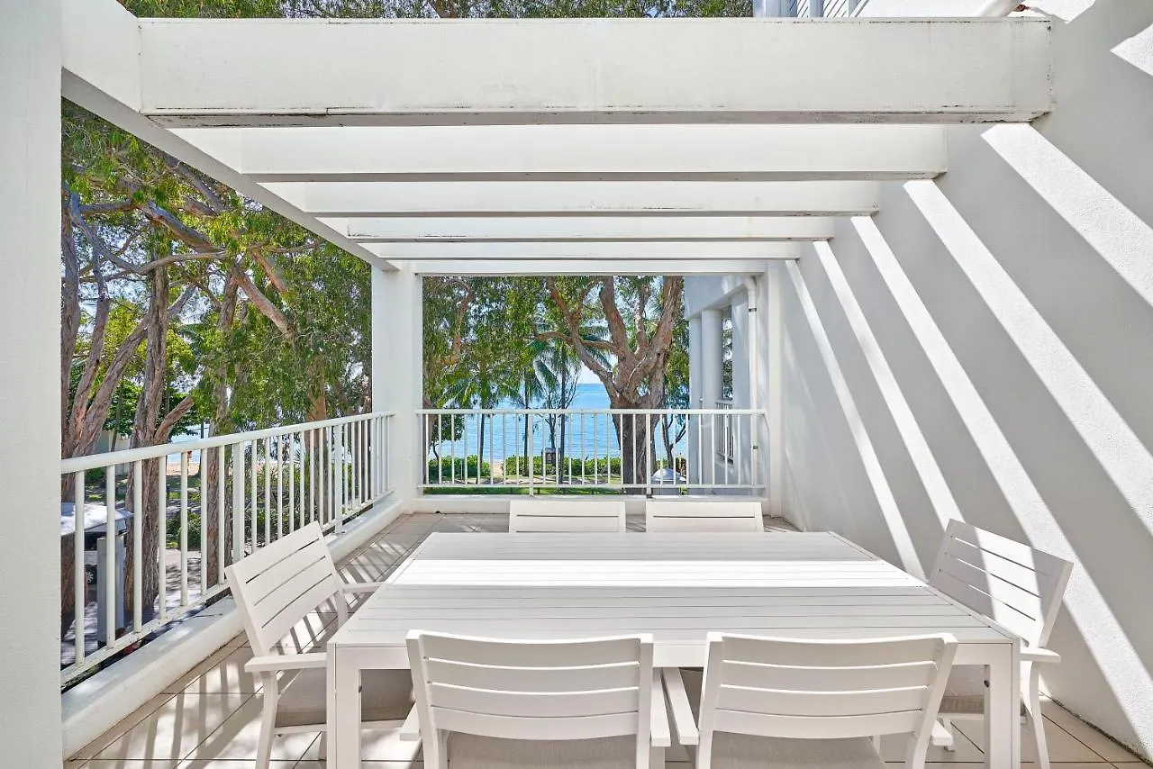 Oceanfront Penthouse Apartment Beach Club Palm Cove location